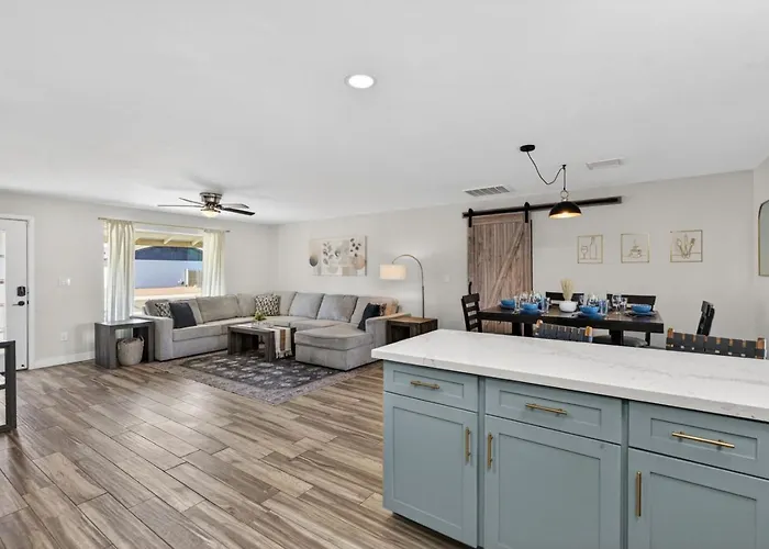Modern With Hot Tub And Pool Holiday home