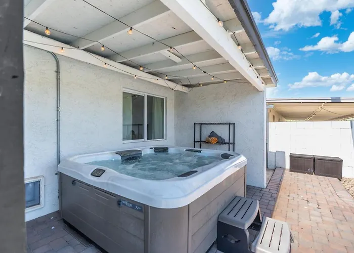 Modern With Hot Tub And Pool