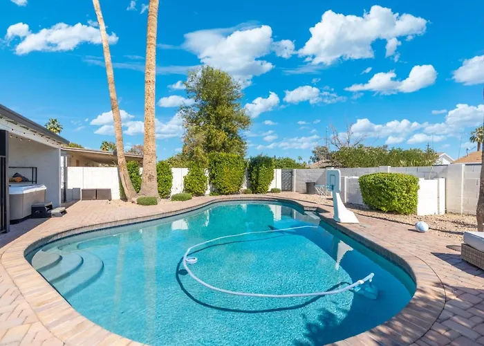 Holiday home Modern With Hot Tub And Pool Phoenix